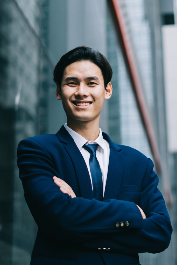 Modern businesses no longer rely only on referrals. Before partnering with a consultant or staffing agency, decision-makers research online, compare providers, read reviews, and evaluate experience.